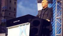 Greg Laurie's Harvest Crusade LA: 50,000 Led in 9/11 Prayer