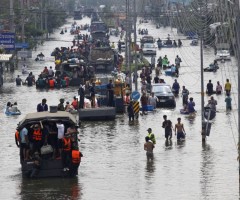 Bangkok Flood Latest News: 400 Dead; Saturday's Peak Tide to Destroy City's Defenses