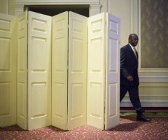 Cain Accuser Alleges 'Series of Unwanted Advances'