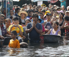 Bangkok Flood Latest: Relief Arrives to Thousands Living With Trash, No Electricity and Water