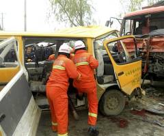18 Kindergarten Kids Killed in China Bus Crash; Public Blames Government (VIDEO)