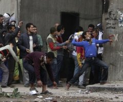 Over 750 Injured in Cairo Clash With Egyptian Soldiers