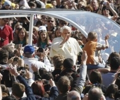 Pope Sued for Not Wearing Seat Belt in Popemobile