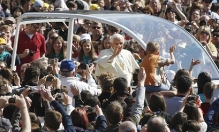 Pope Sued for Not Wearing Seat Belt in Popemobile