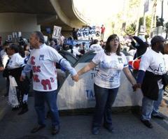 Raids at Occupy LA and Philadelphia Lead to 200 Arrests