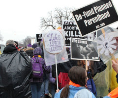 Rain Disrupts Pro-Life Youth Rally but Not March for Life