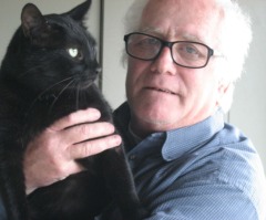 Atheist Activist With Failing Vision Gets Help From Christians