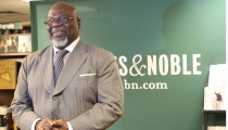 TD Jakes Amazed by Turnout at NYC 'Let It Go' Book Signing (PHOTOS)