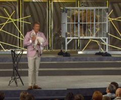 Pastor Ed Young Uses Live Lion and Lamb in 'Wild' Sermon Series (VIDEO)