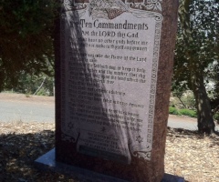 Calif. Zoo Removes Ten Commandments From Property