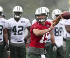 Tim Tebow's Shirtless Jog After Jets Practice Puts Wildcat Talk on Hold