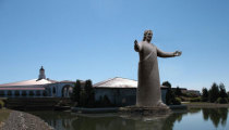 Ohio Megachurch Dedicates New 52-Foot Jesus Statue