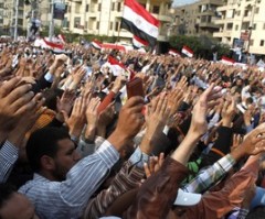 Egypt's Protesters Dissatisfied with Morsi's Decision to Rescind Decree