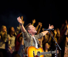 Chris Tomlin's 'Burning Lights' Album to Top Billboard 200 Chart
