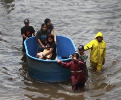 Indonesia Floods Kill 21; Affect Hundreds of Thousands