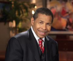 Former Chicago Church-Owned Bank to Shut Down After Losing Millions