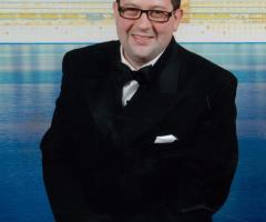 Former Pastor Goes on 40-Day Fast for $12,200 to Finish Film