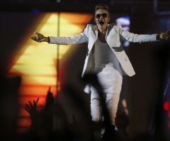 Justin Bieber Reads Bible, Asks God for Help Amid London Trip Fiasco
