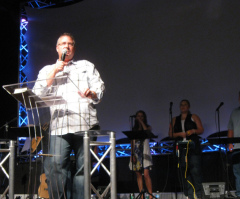 Pastor Arrests and Prays for Alleged Burglar Until Cops Arrive