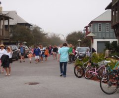 Spontaneous Response in Florida Shows Faith Alive and Well, Even at the Beach on Easter