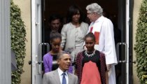 Obama Attends Easter Service; Pastor Accuses Conservative Christians of Racism in Sermon