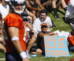 Tim Tebow Selected Most Influential Athlete; Fan Sums Up NFL Career In a Nutshell?
