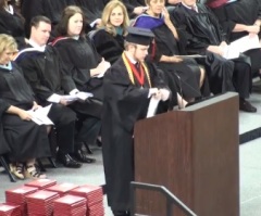 Valedictorian Rips up Graduation Speech, Recites Lord's Prayer to Protest Censorship