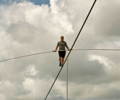Christian High Wire Artist Nik Wallenda to Walk Across Grand Canyon Tonight