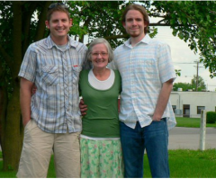 Man Turns Dead Brother's Wish to Give Away $500 Tip to Waiter Into a National Movement