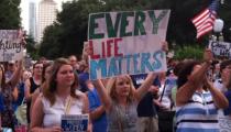 Mike Huckabee, Pastor Robert Jeffress Rally Pro-Life Support for Texas' 20-Week Abortion Ban