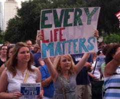 Mike Huckabee, Pastor Robert Jeffress Rally Pro-Life Support for Texas' 20-Week Abortion Ban